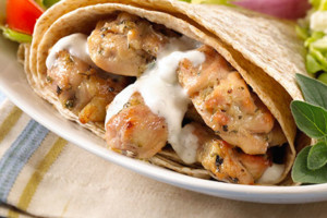 64312 chicken souvlaki wrap e1555972321109