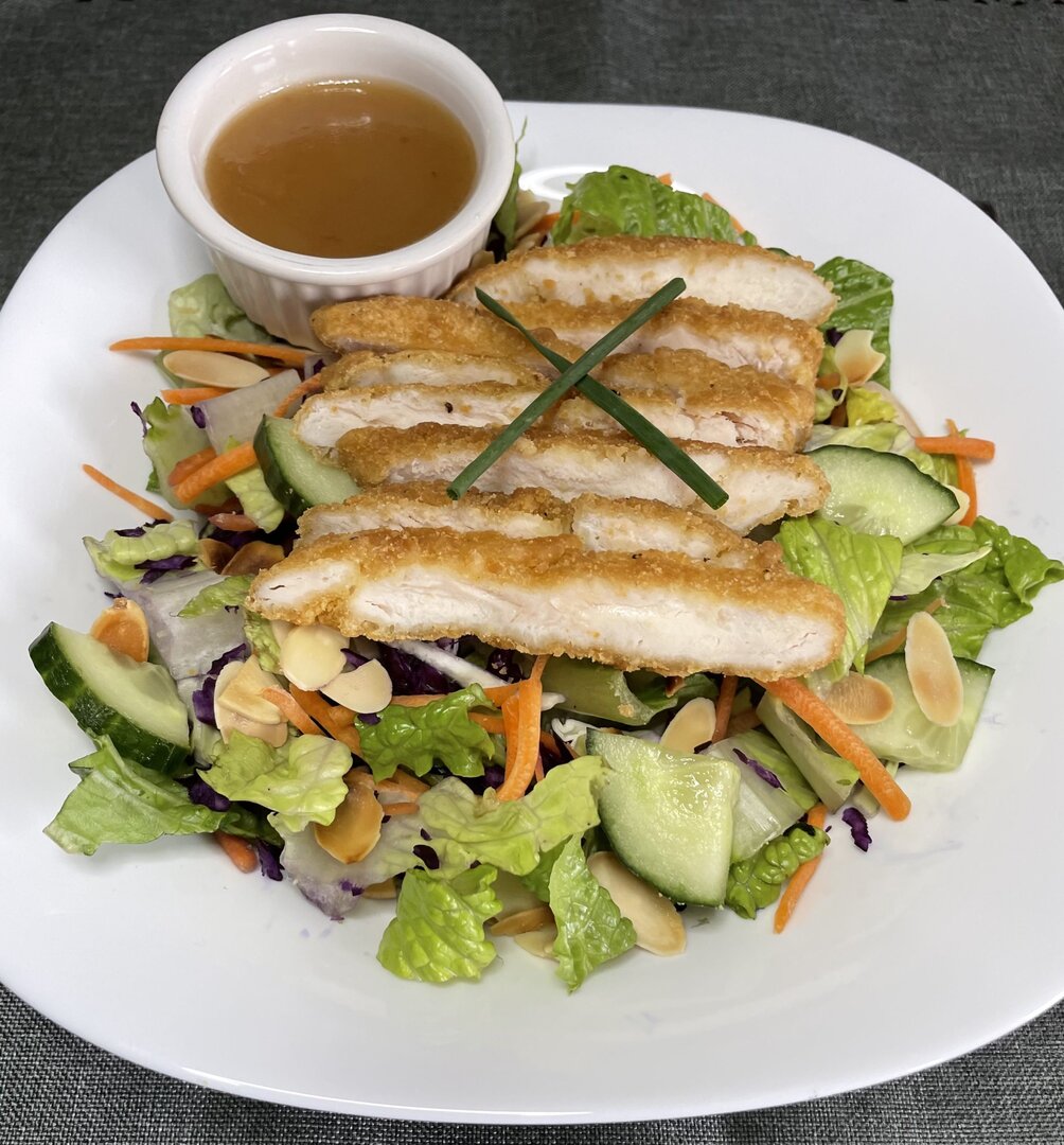 Salade printanière au poulet croustillant