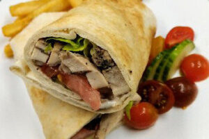 Shawarma with traditional garlic sauce 1 15154web e1555965131887